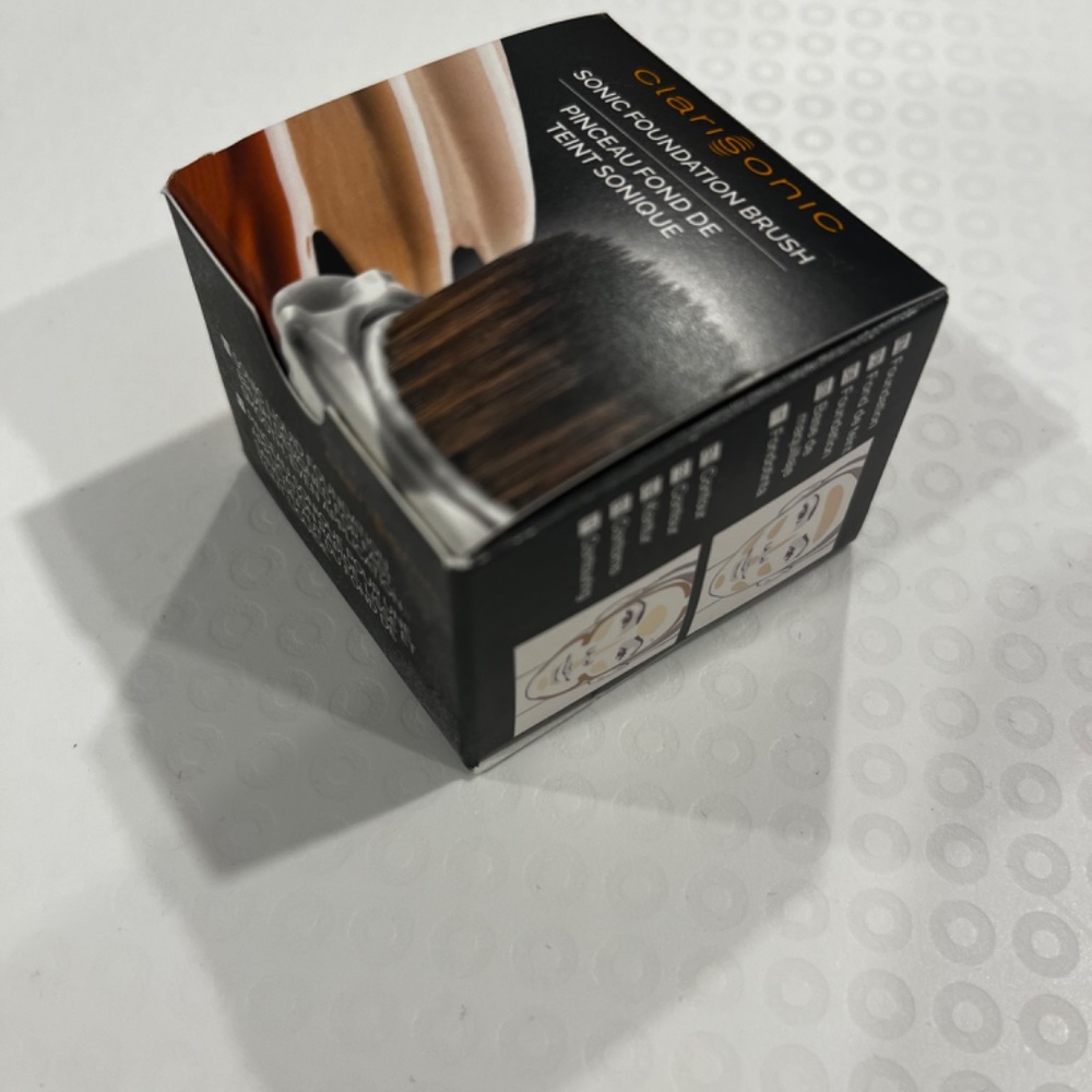 Clarisonic foundation brush - Picture 2 of 3